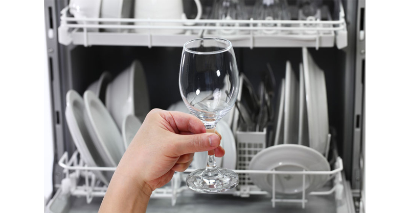 Làm sạch đồ thủy tinh trong máy rửa bát