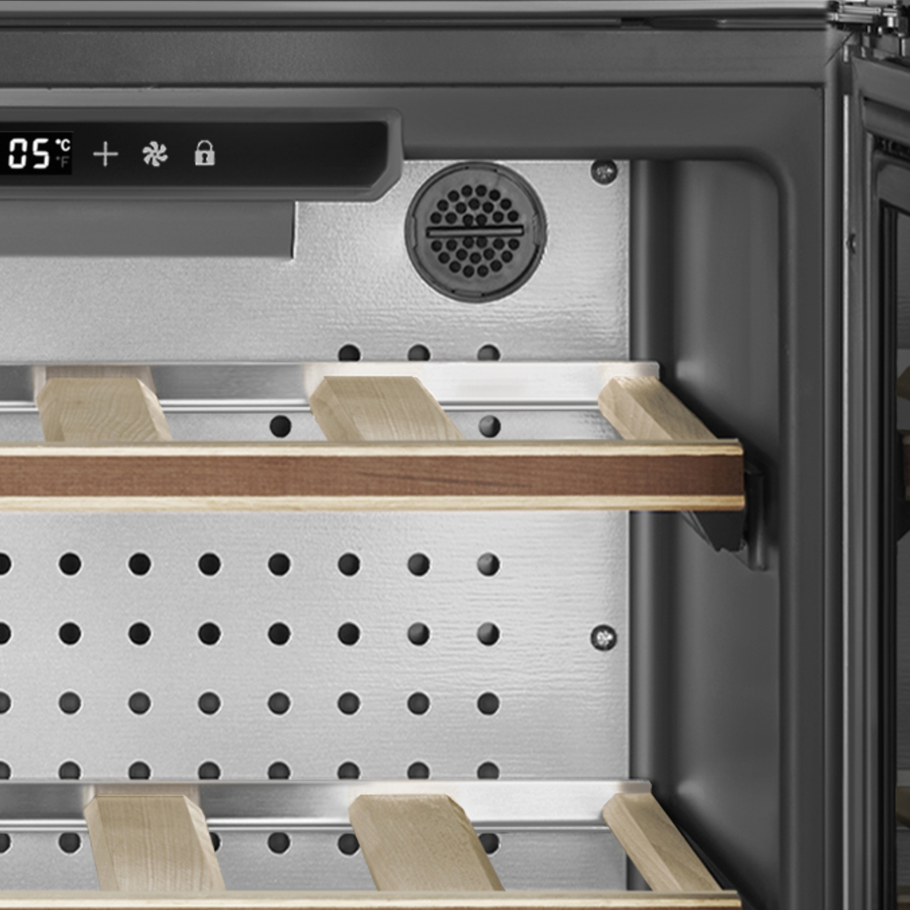 Tu ruou Smeg CVI320XE goc nhin toan canh