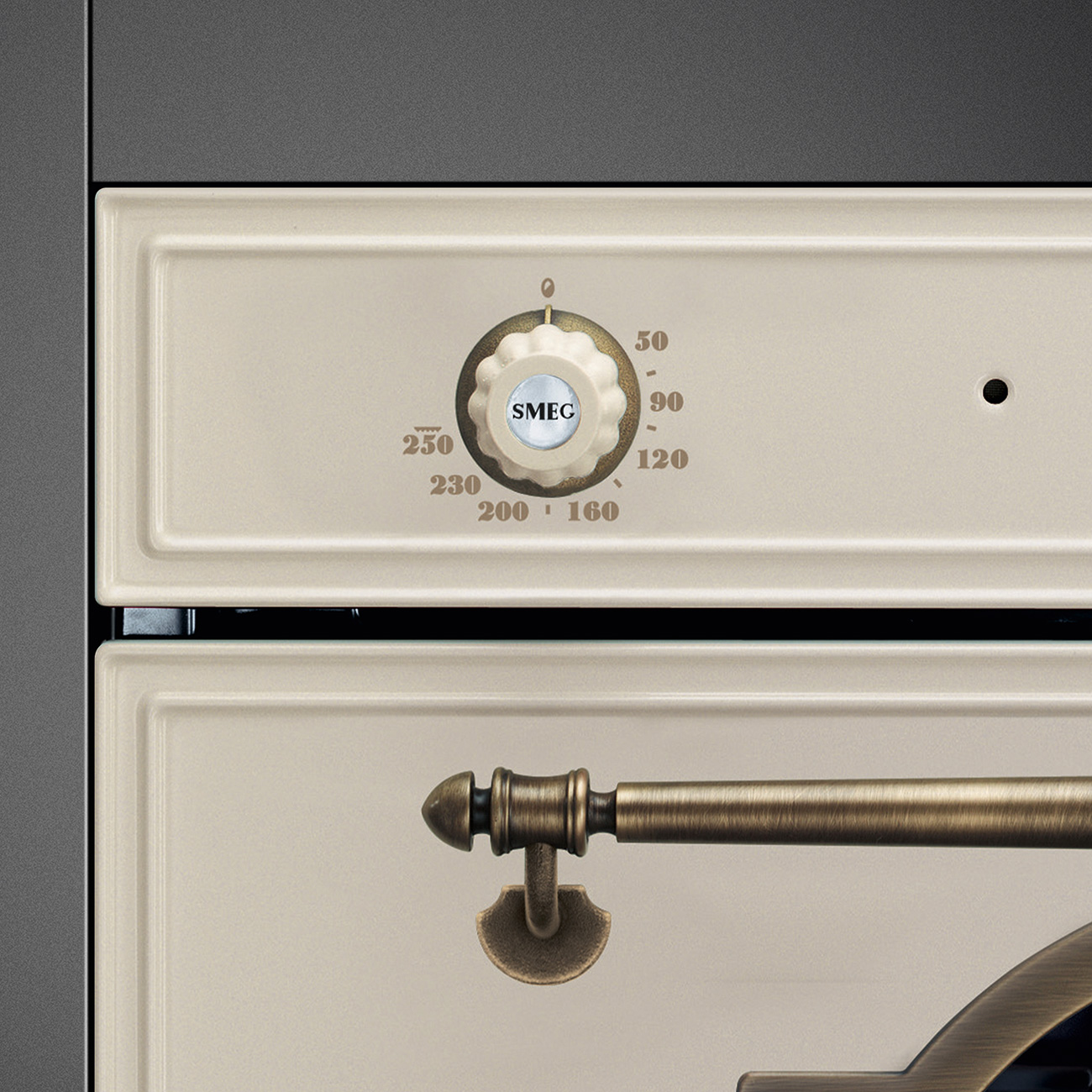 Chi tiết núm vặn đồng cổ lò Smeg SF67C1PO