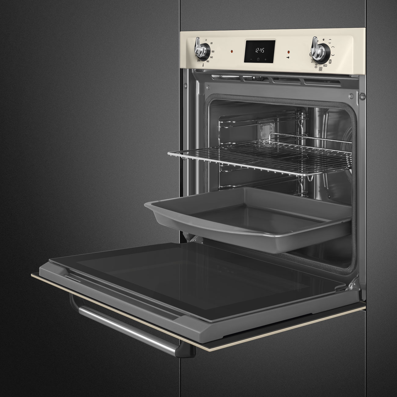 Thiết kế mặt trước dòng thẩm mỹ Victoria lò Smeg SOP6900TP